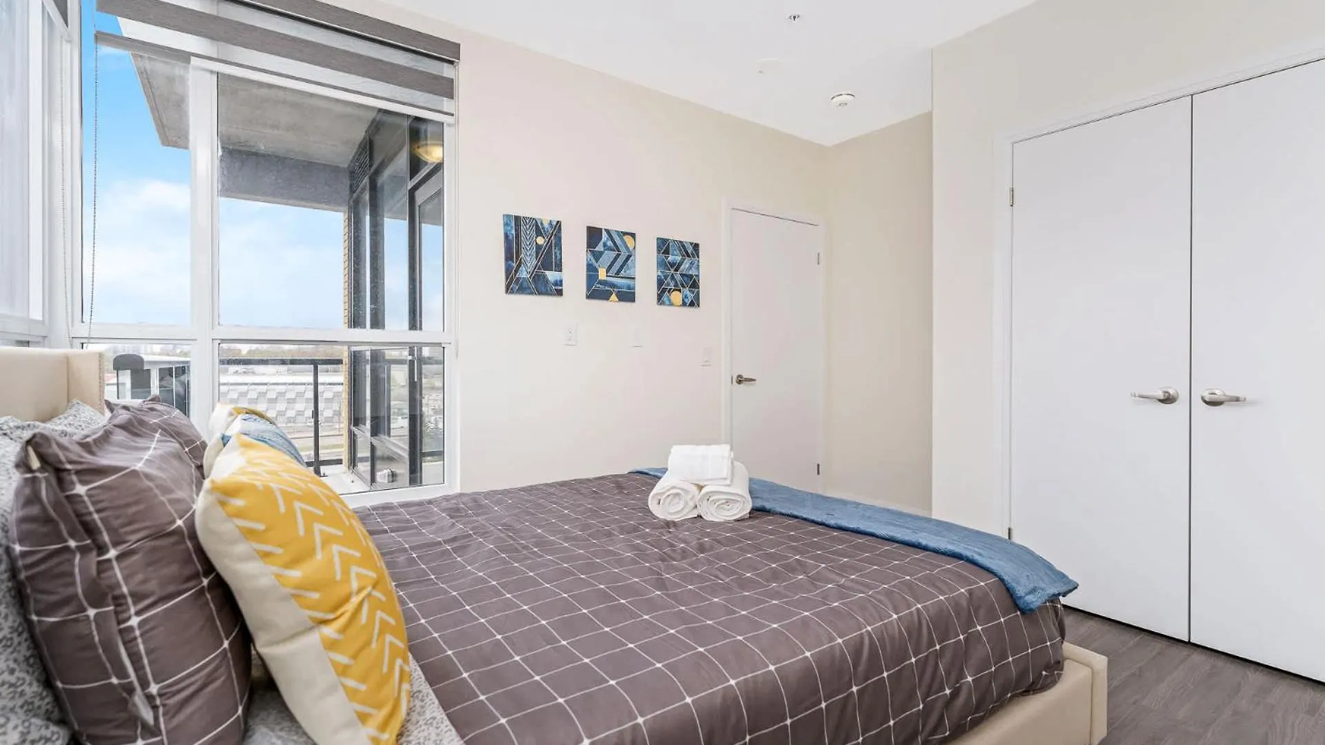 Dt High Rise Condo W Private Patio And View Kitchener 0*,  Canada