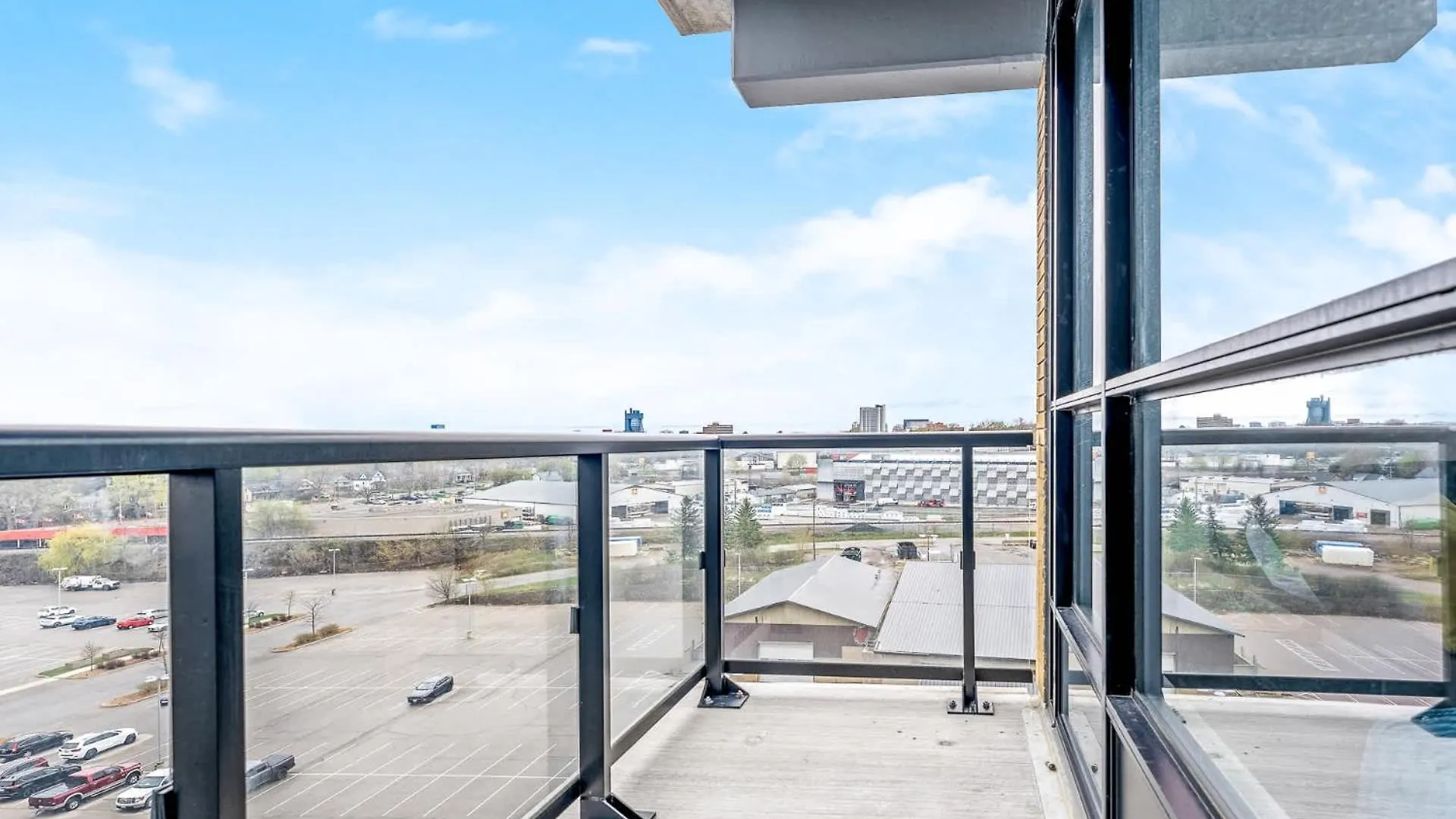 Holiday home Dt High Rise Condo W Private Patio And View Kitchener