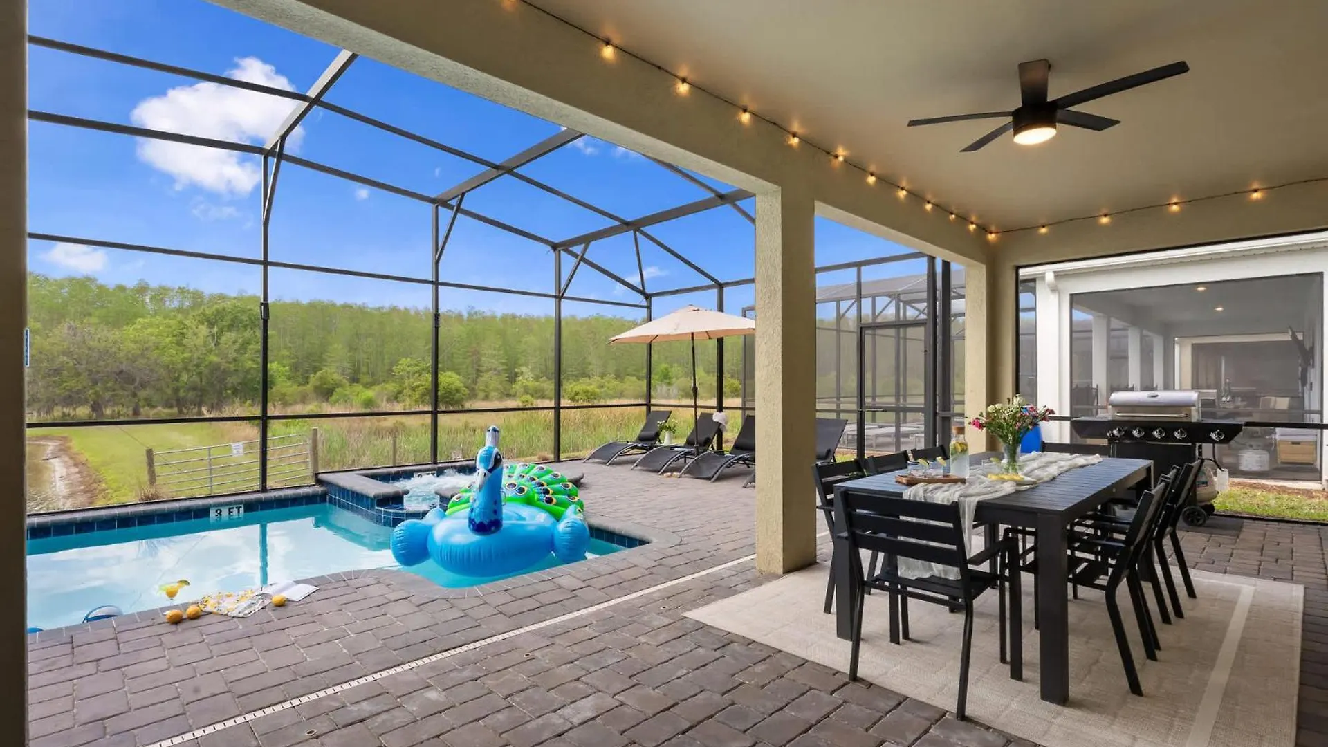 Dom wakacyjny Dt High Rise Condo W Private Patio And View Kitchener Kanada