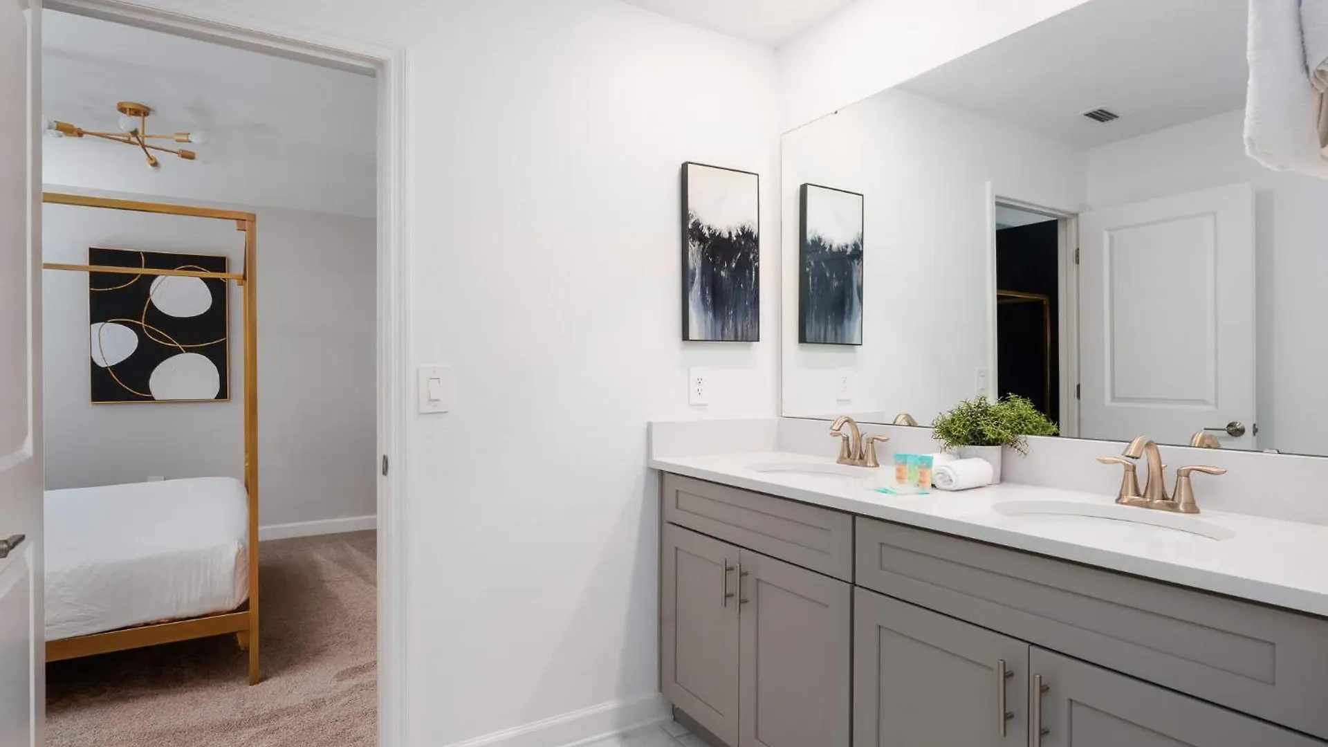 Dom wakacyjny Dt High Rise Condo W Private Patio And View Kitchener Kanada