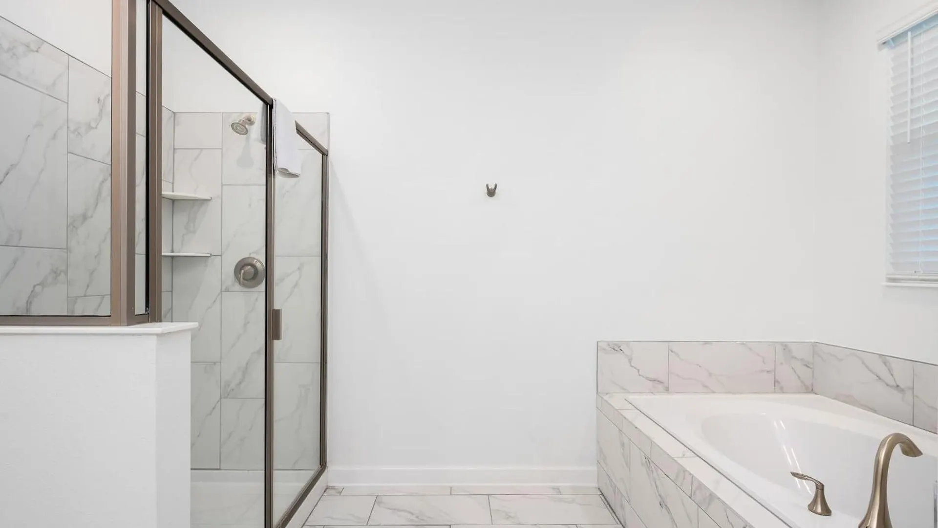 Dt High Rise Condo W Private Patio And View Kitchener 0*,