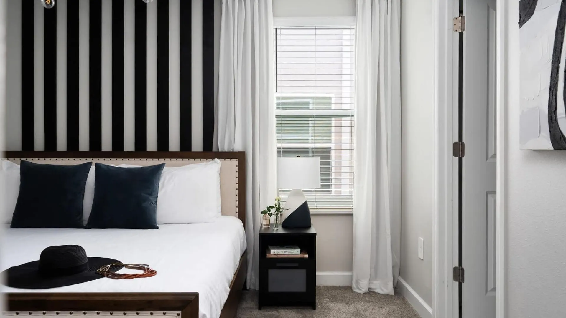Dt High Rise Condo W Private Patio And View Kitchener 0*,